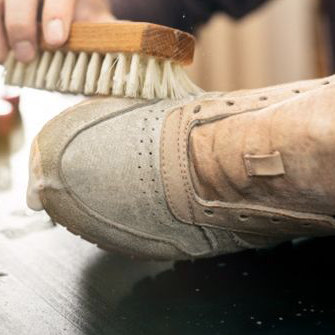 service jasa cuci sepatu di denpasar bali